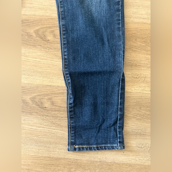 Levi’s Denizen Woman’s Modern Skinny Jeans – Size 30x34, Dark Wash- Like New - Picture 2 of 6